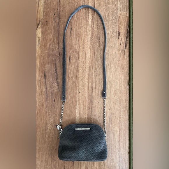 Steve Madden gray textured velvet crossbody bag - Picture 4 of 5